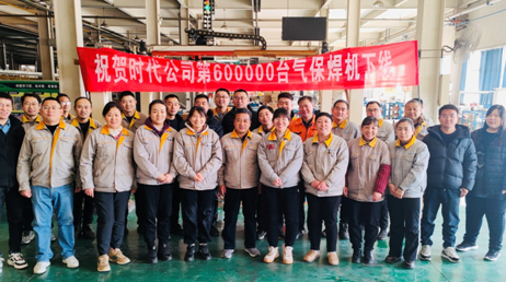 風(fēng)雨中馳而不息，奮斗中砥礪前行